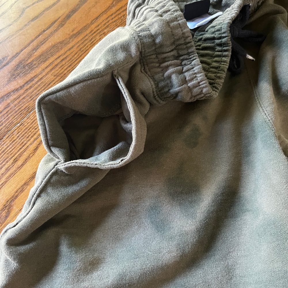 Lot of (2) Mens Jogger Shorts - Size Medium - Picture 13 of 16